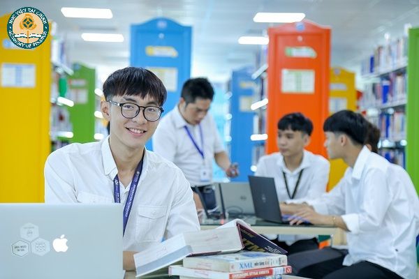hoc dai hoc ra có viec lam khong