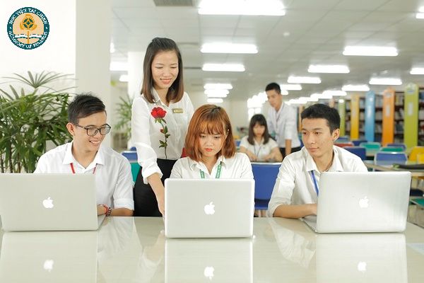 hoc dai hoc ra có viec lam khong