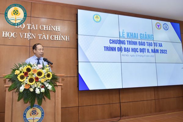 van bang dai hoc tu xa co gia tri khong