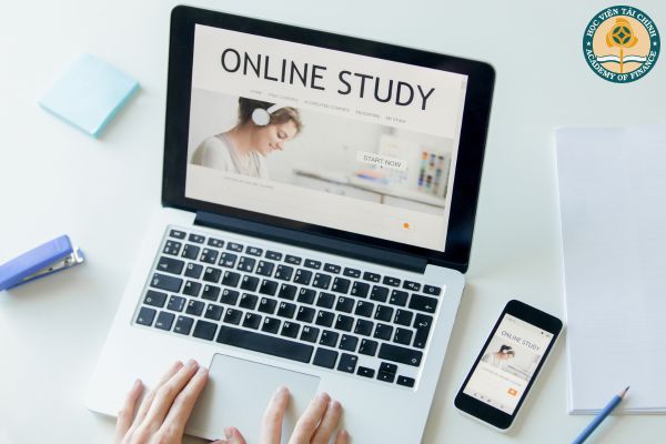 Ai phù hợp với chương trình đào tạo từ xa trình độ đại học?