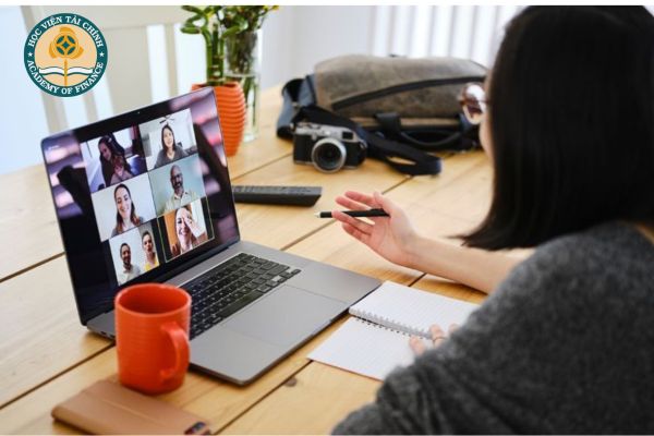 Tính chất khác biệt giữa e-learning và đào tạo truyền thống nằm ở đâu?