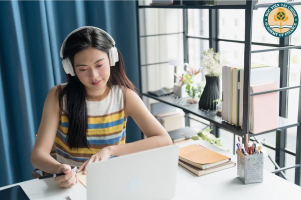 Học đại học online cho người đi làm với chương trình AOF E-Learning