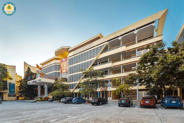 Học Quản trị kinh doanh từ xa có phù hợp với người đi làm